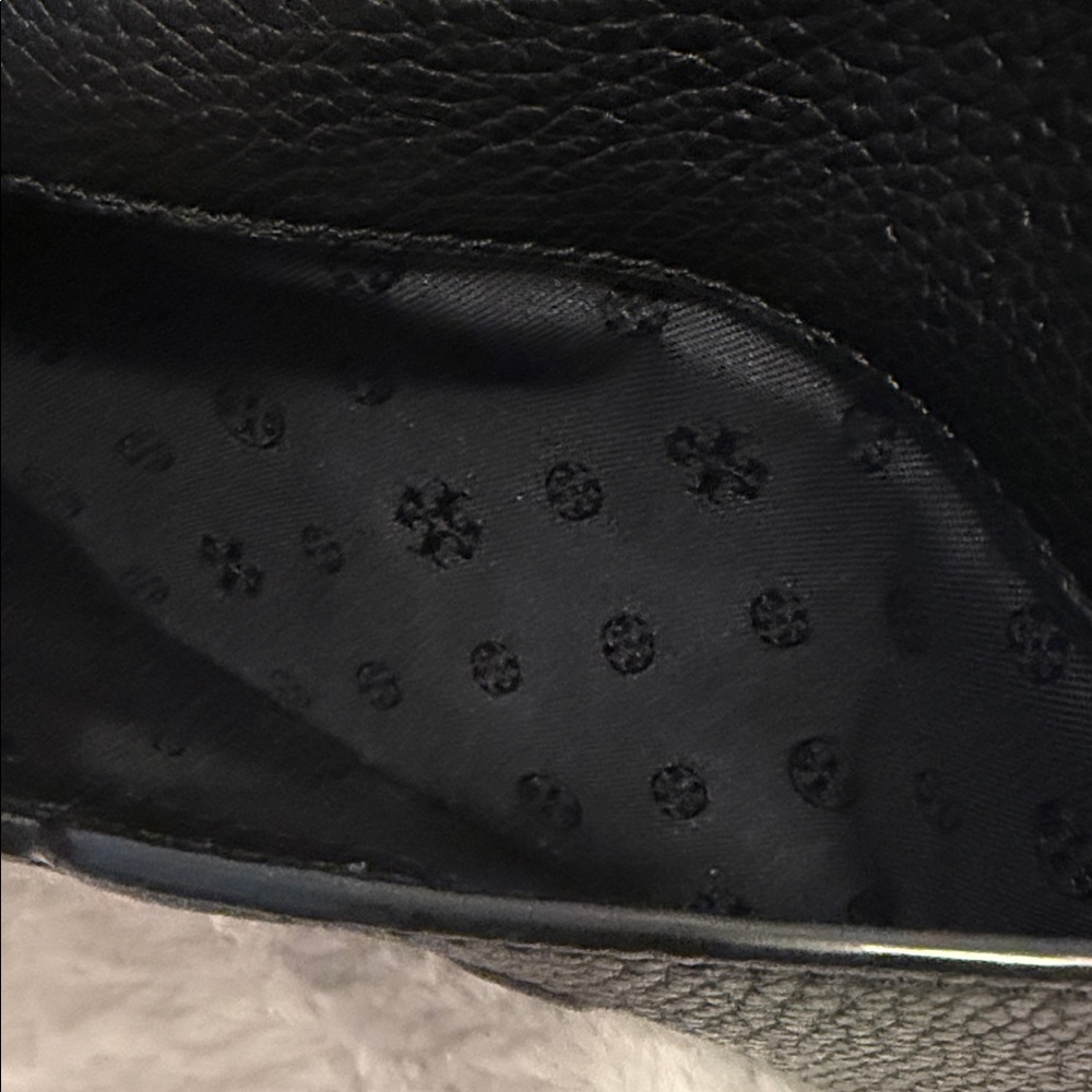 Tory Burch Bombe T Black Pebbled Leather Crossbody Bag EUC - Picture 5 of 8